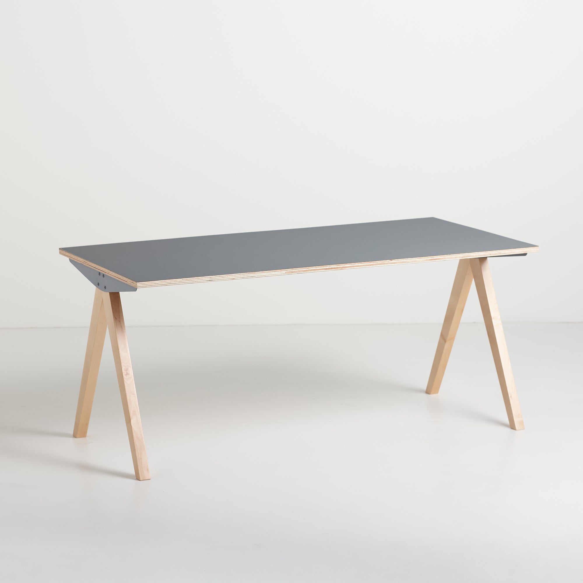 TABLE LINOLEUM / COMPASS WOOD LEG