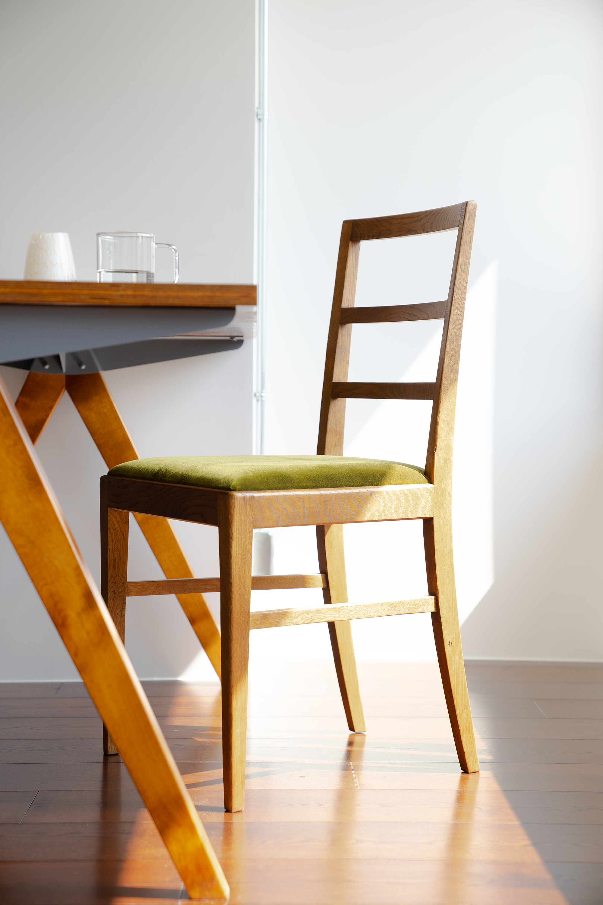 Park Side Market | DINING CHAIR / Fritz Hansen Park Side Market | DINING CHAIR / Fritz Hansen