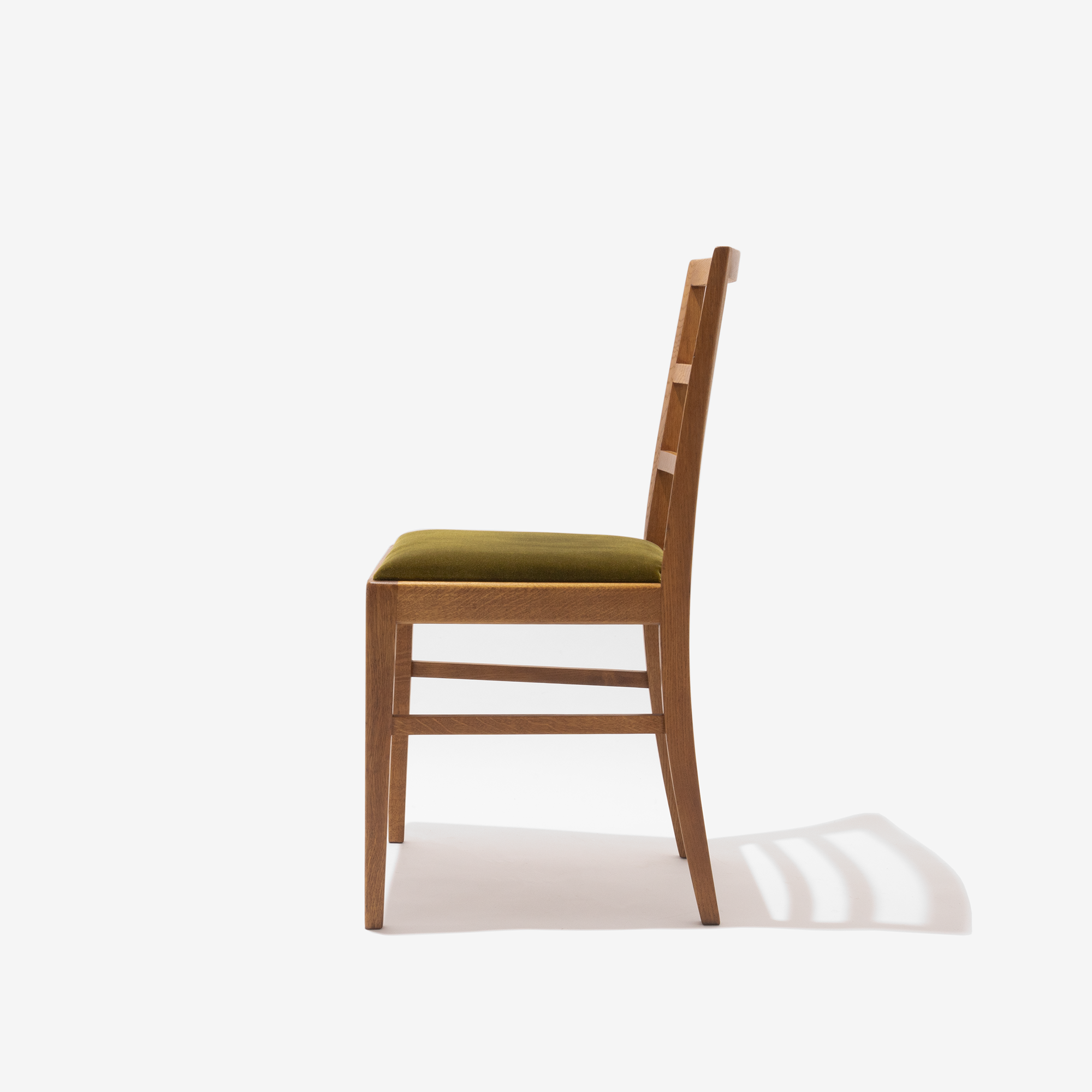 Park Side Market | DINING CHAIR / Fritz Hansen Park Side Market | DINING CHAIR / Fritz Hansen