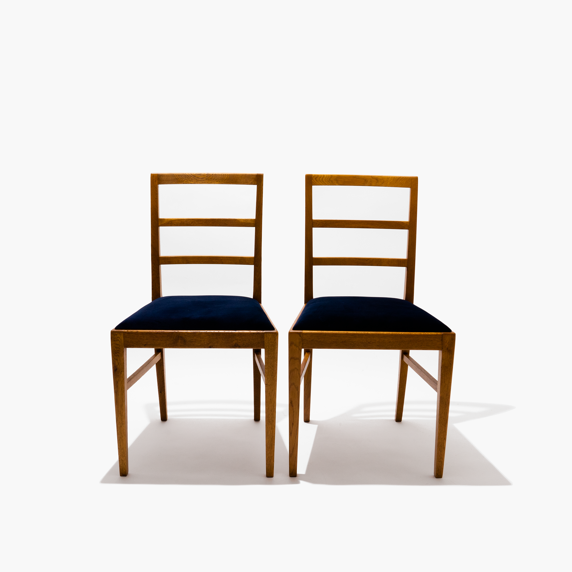 Park Side Market | DINING CHAIR / Fritz Hansen Park Side Market | DINING CHAIR / Fritz Hansen