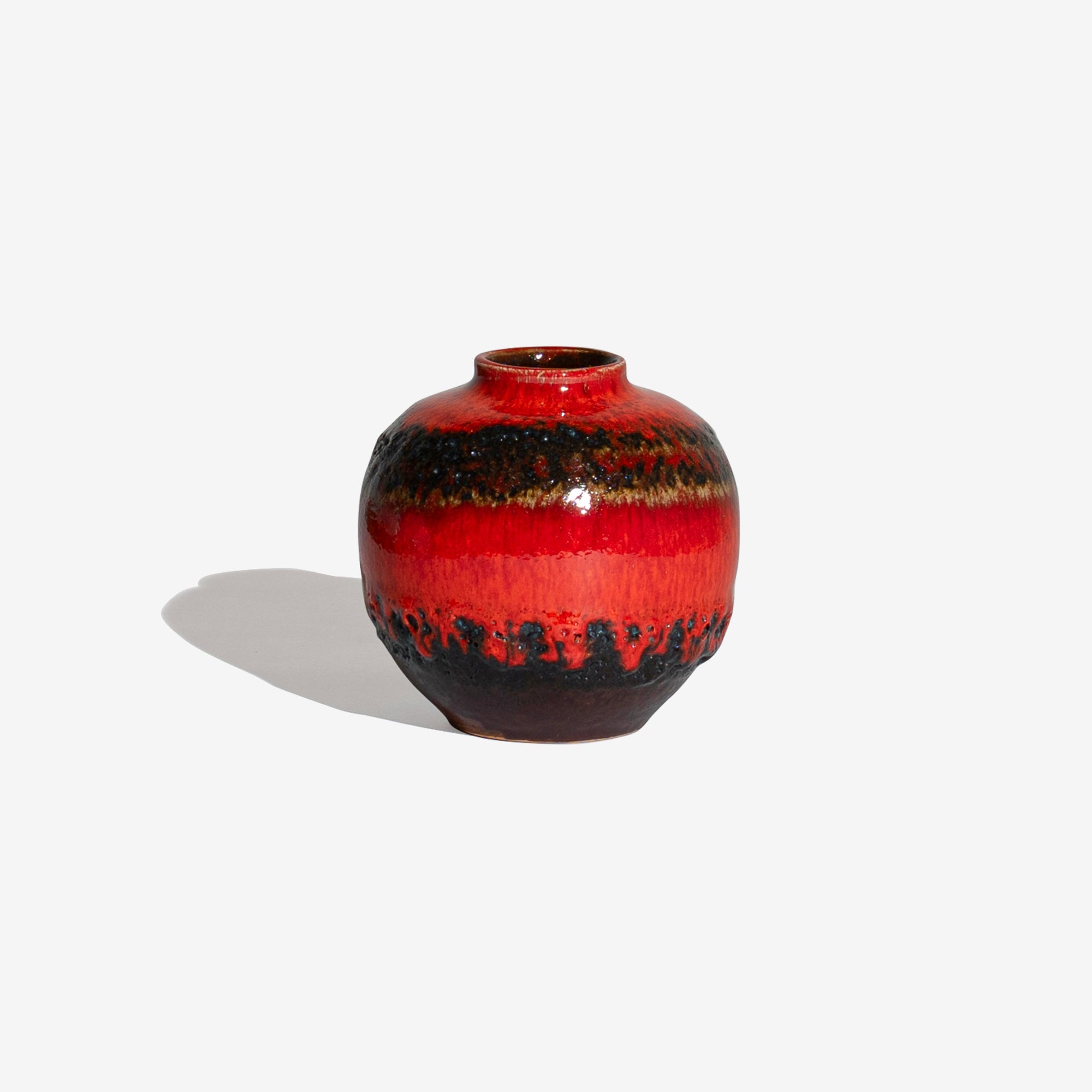 Fat Lava & コピアポア黒士冠ダブルベッド Red with Black Fat Lava 36 / BAY KERAMIK – Park Side Market