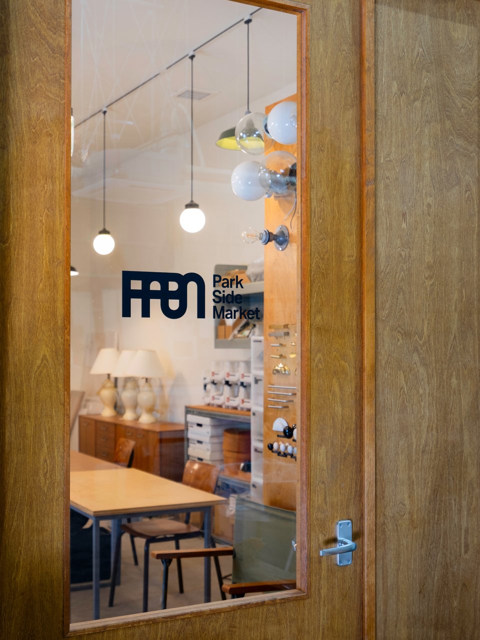 Park Side Market ショールームの入口